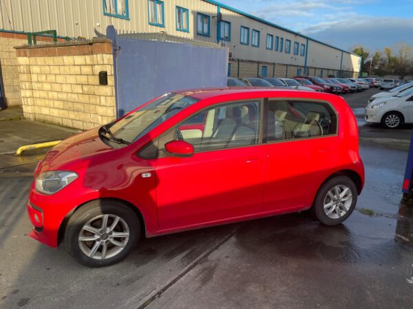 VOLKSWAGEN UP AUTO 2015 - Image 4