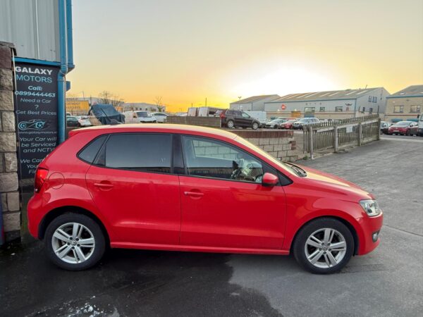 2014 VOLKSWAGEN POLO AUTO - Image 4