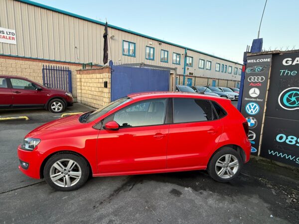 2014 VOLKSWAGEN POLO AUTO - Image 6