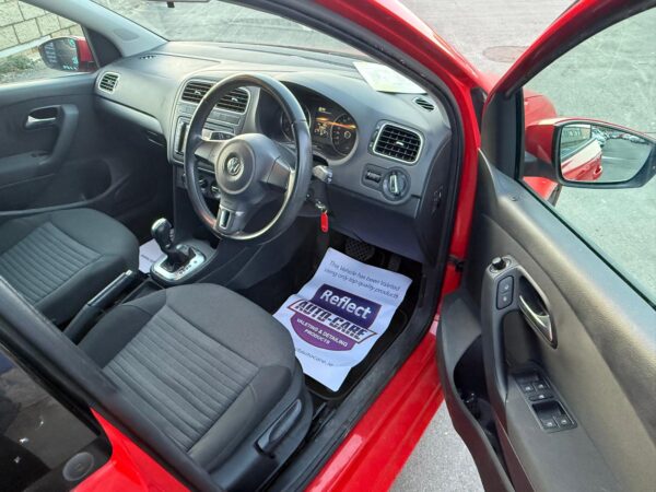2014 VOLKSWAGEN POLO AUTO - Image 12