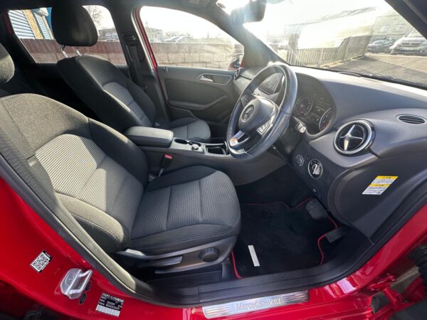 2015 Mercedes-Benz B-Class 2015  AUTO LOW MILES - Image 2