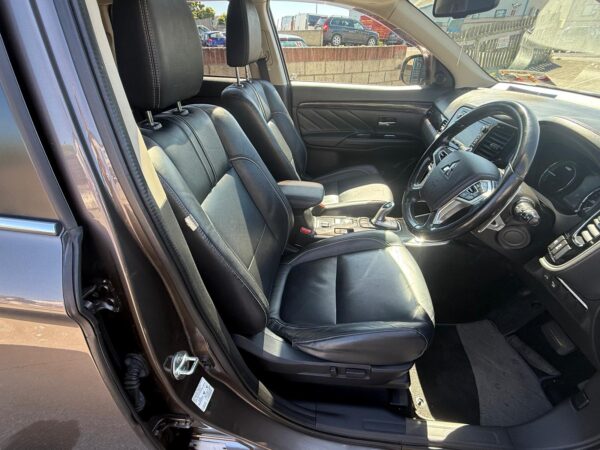 2017 Mitsubishi Outlander PHEV 2.0 4WD SUV AUTO (CATEGORY S IN UK) - Image 7