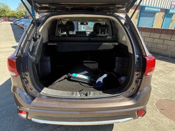 2017 Mitsubishi Outlander PHEV 2.0 4WD SUV AUTO (CATEGORY S IN UK) - Image 8