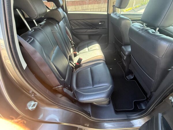 2017 Mitsubishi Outlander PHEV 2.0 4WD SUV AUTO (CATEGORY S IN UK) - Image 9
