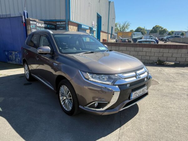 2017 Mitsubishi Outlander PHEV 2.0 4WD SUV AUTO (CATEGORY S IN UK) - Image 13
