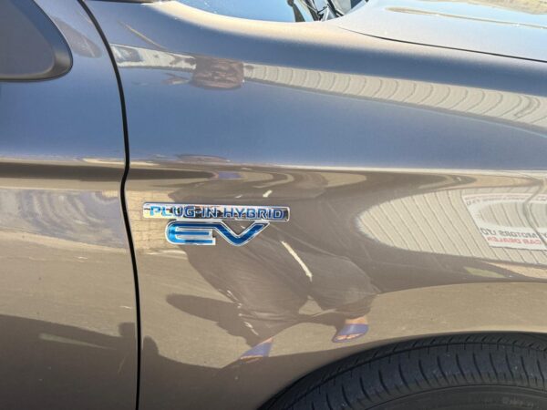 2017 Mitsubishi Outlander PHEV 2.0 4WD SUV AUTO (CATEGORY S IN UK) - Image 16