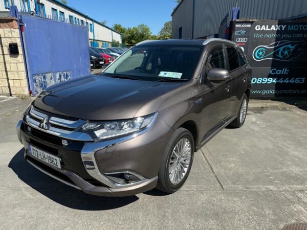 2017 Mitsubishi Outlander PHEV 2.0 4WD SUV AUTO (CATEGORY S IN UK) - Image 17