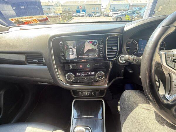 2017 Mitsubishi Outlander PHEV 2.0 4WD SUV AUTO (CATEGORY S IN UK) - Image 22