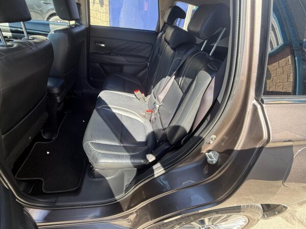 2017 Mitsubishi Outlander PHEV 2.0 4WD SUV AUTO (CATEGORY S IN UK) - Image 19