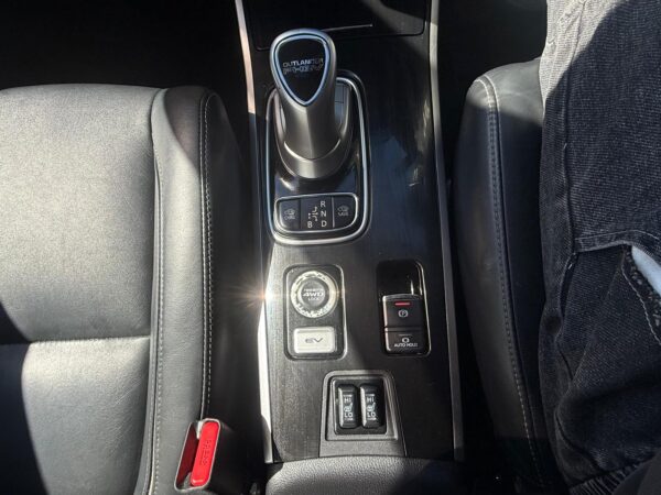 2017 Mitsubishi Outlander PHEV 2.0 4WD SUV AUTO (CATEGORY S IN UK) - Image 23